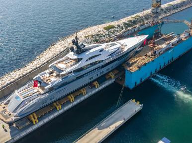 Mise à l'eau du plus grand yacht jamais construit par un chantier naval turc