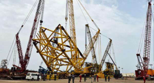 Tandem Lift with 4 Cranes in United Arab Emirates
